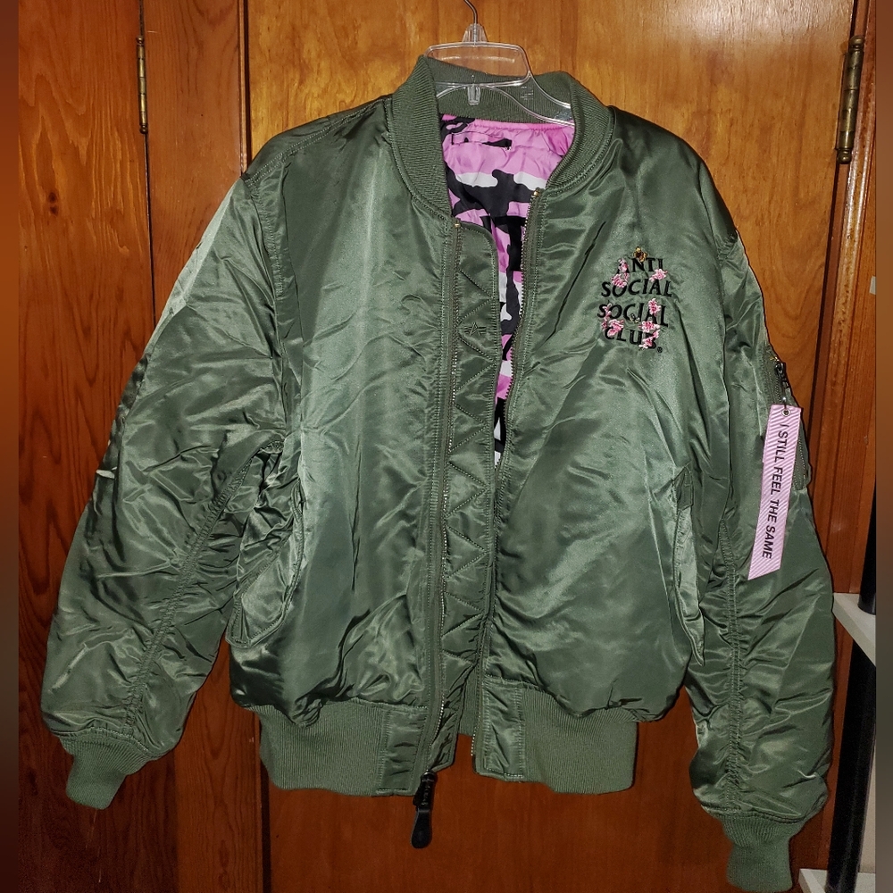 Reversible antisocial Club jacket and Olive and camouflage pink. Size large